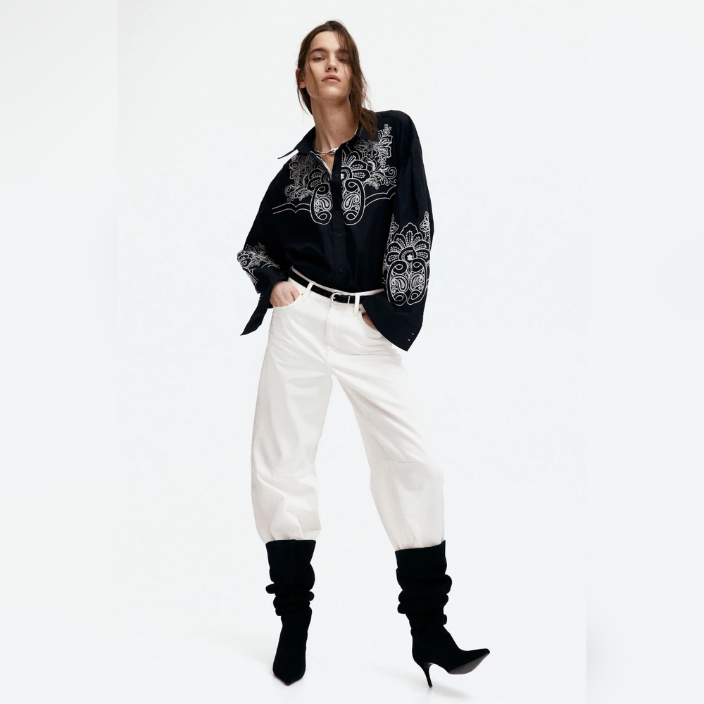 Divided by H&M Oversise Embroidered Crop Blouse Size S ( Super Oversize )